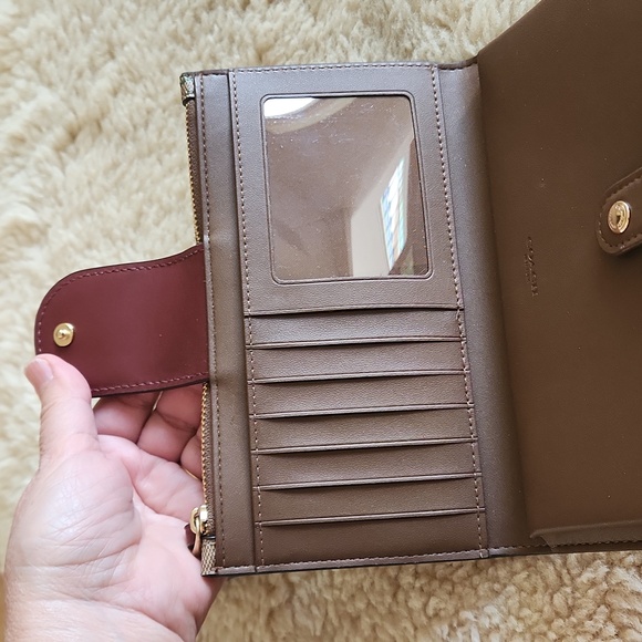 Beautiful Coach Signature Wildflower Snap Wallet/Wristlet πΈπ€π - Picture 10 of 16